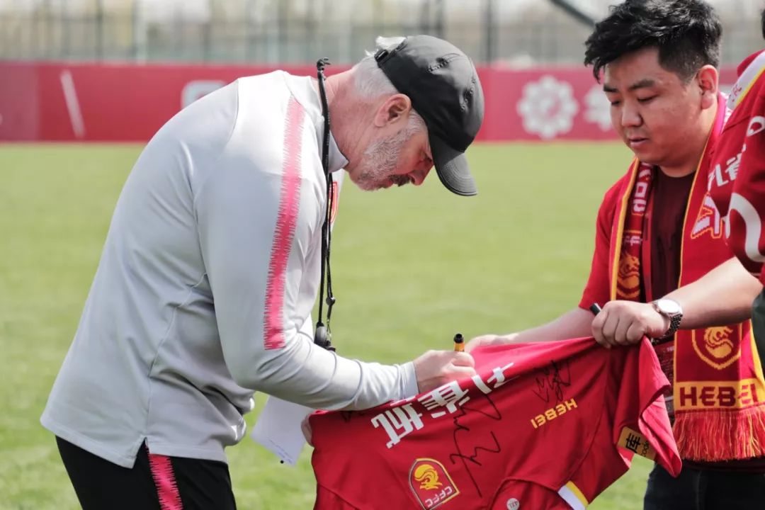 PG电子官方-华夏球员替补入场，整体助力球队成功