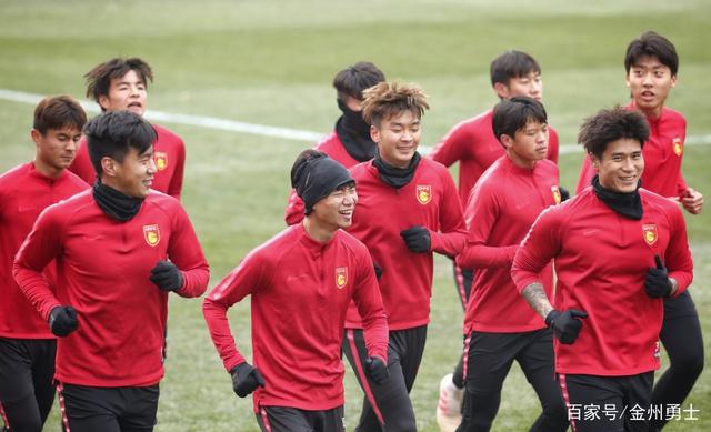 华夏球员替补入场，整体助力球队成功