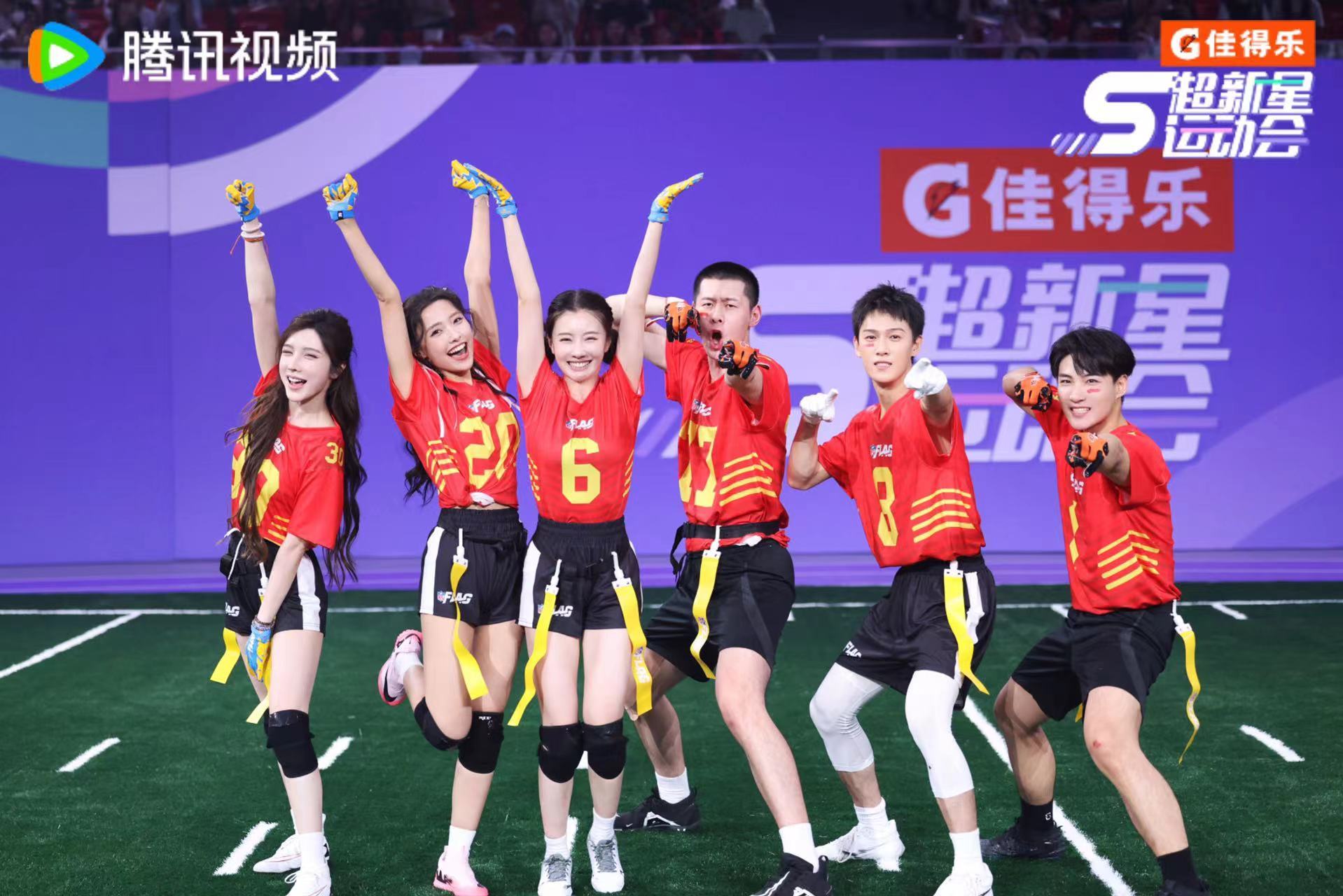 球员们在赛场上展现出团队合作的默契