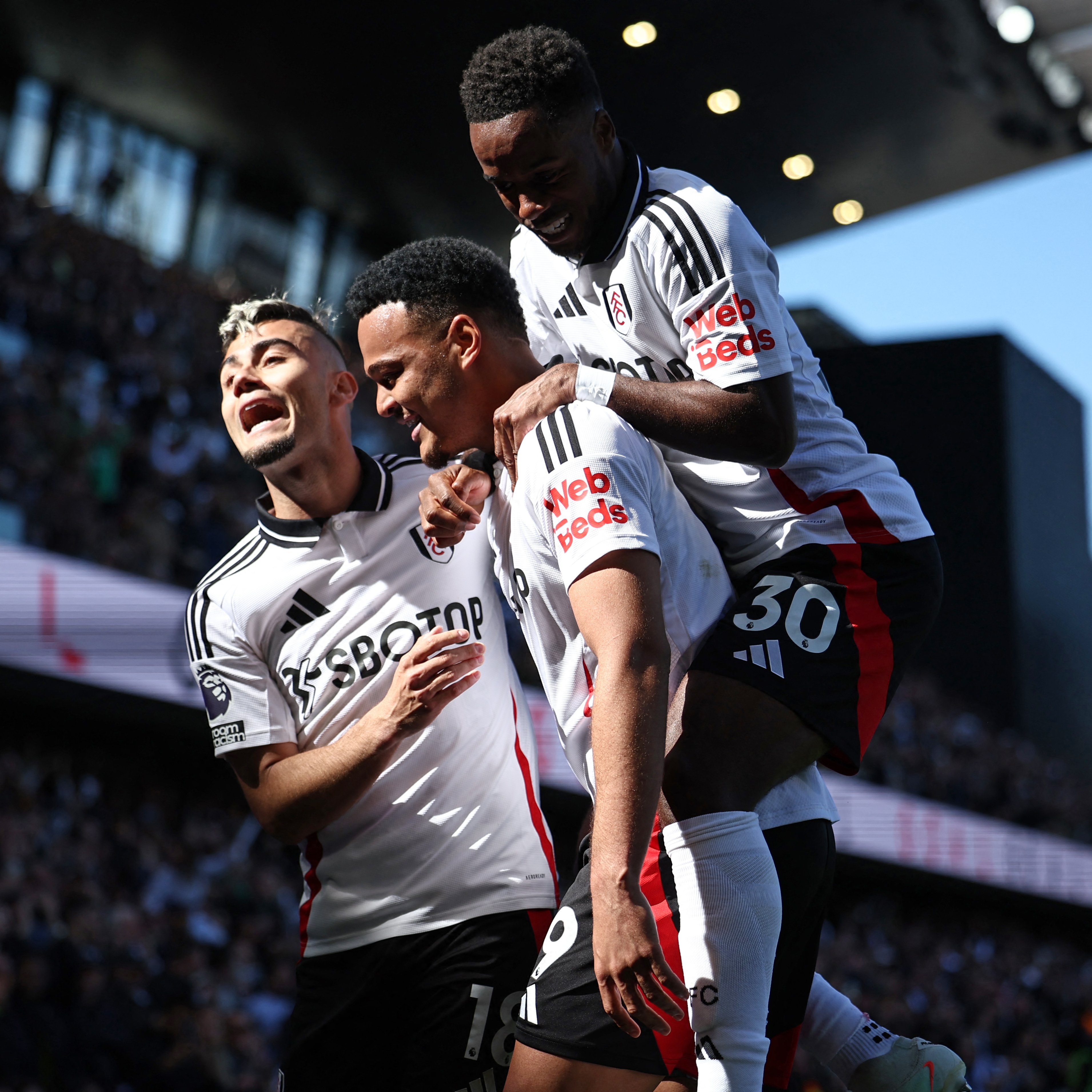 关于利物浦阵容深度展现，一举击败英超劲旅的信息