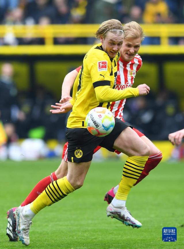 多特蒙德队在比赛中击败对手