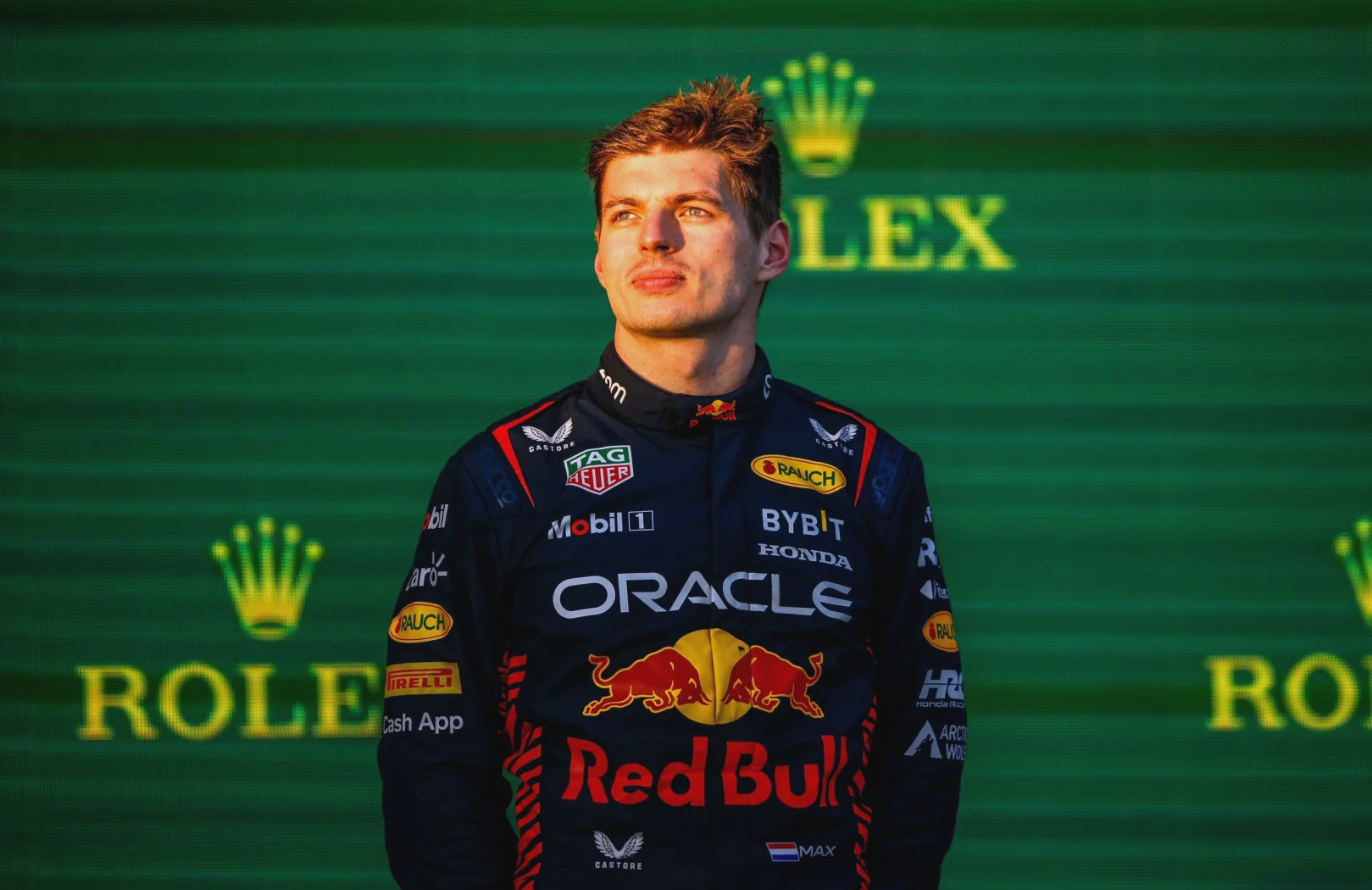 包含阿斯顿马丁绝杀红牛车队，佩雷兹统治全场的词条