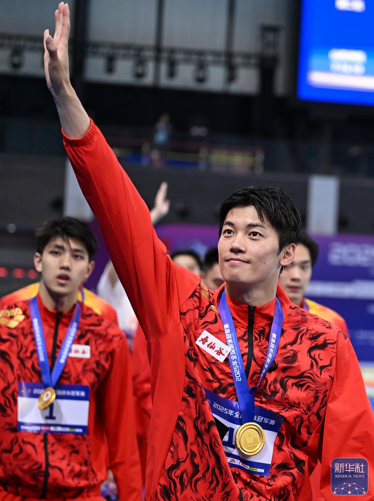 包含浙江队在激烈比赛中夺胜，迎来胜利的词条