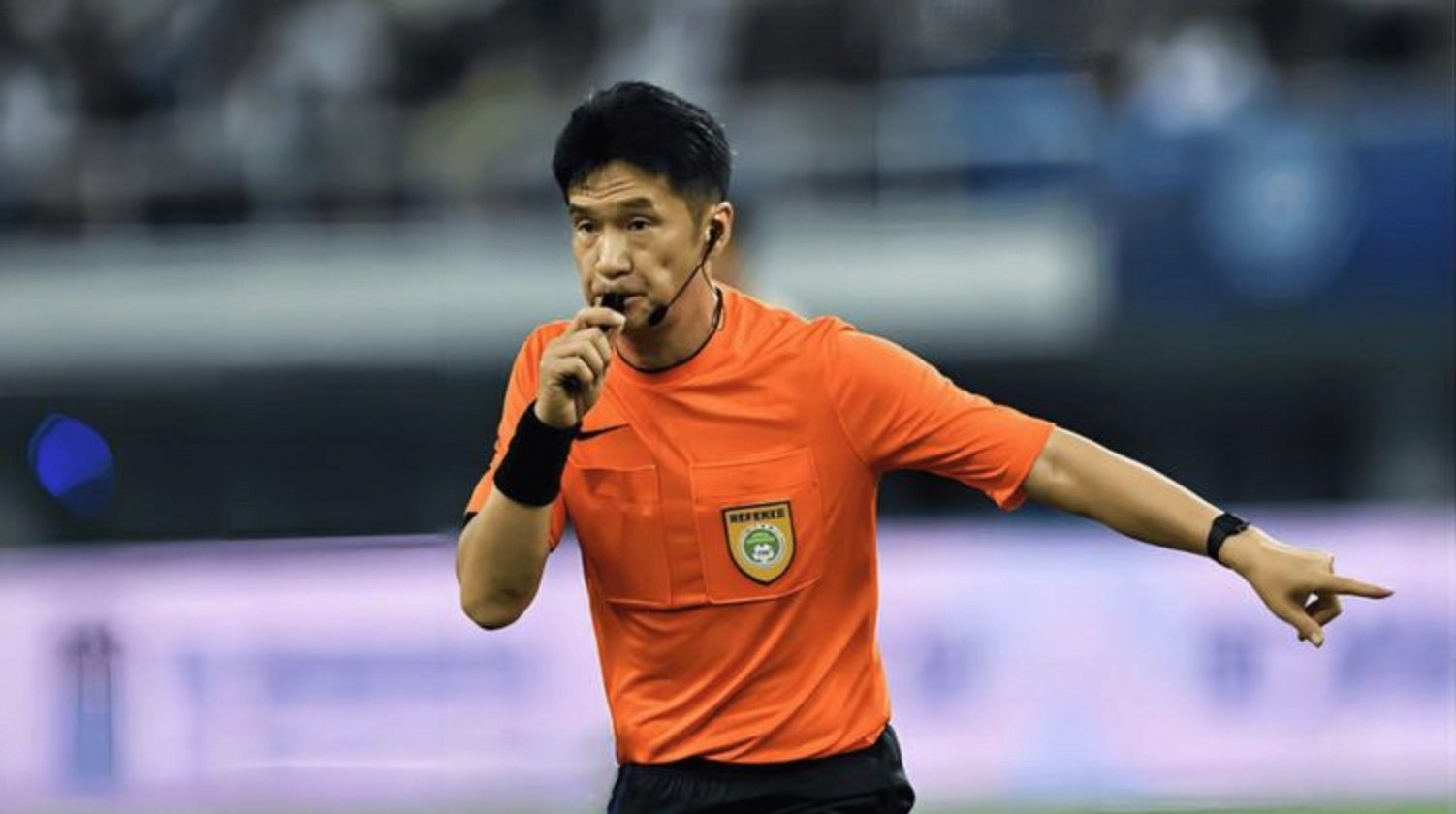 球队争议裁判判罚，主教练公开表示不满