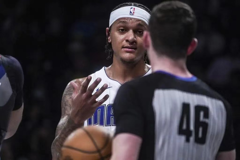 包含魔术碾压意大利男篮，萨姆·米切尔爆发神勇的词条