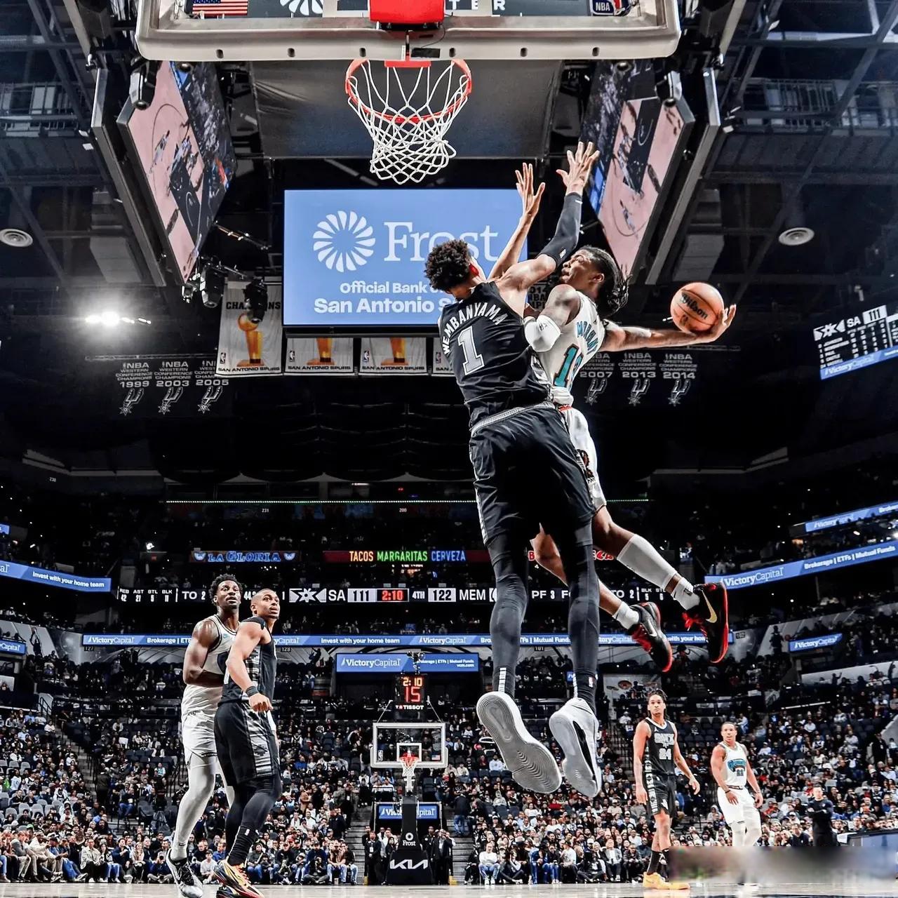 PG游戏下载-塞尔维亚男篮绝地反击黄蜂，艾顿惊艳世界的简单介绍