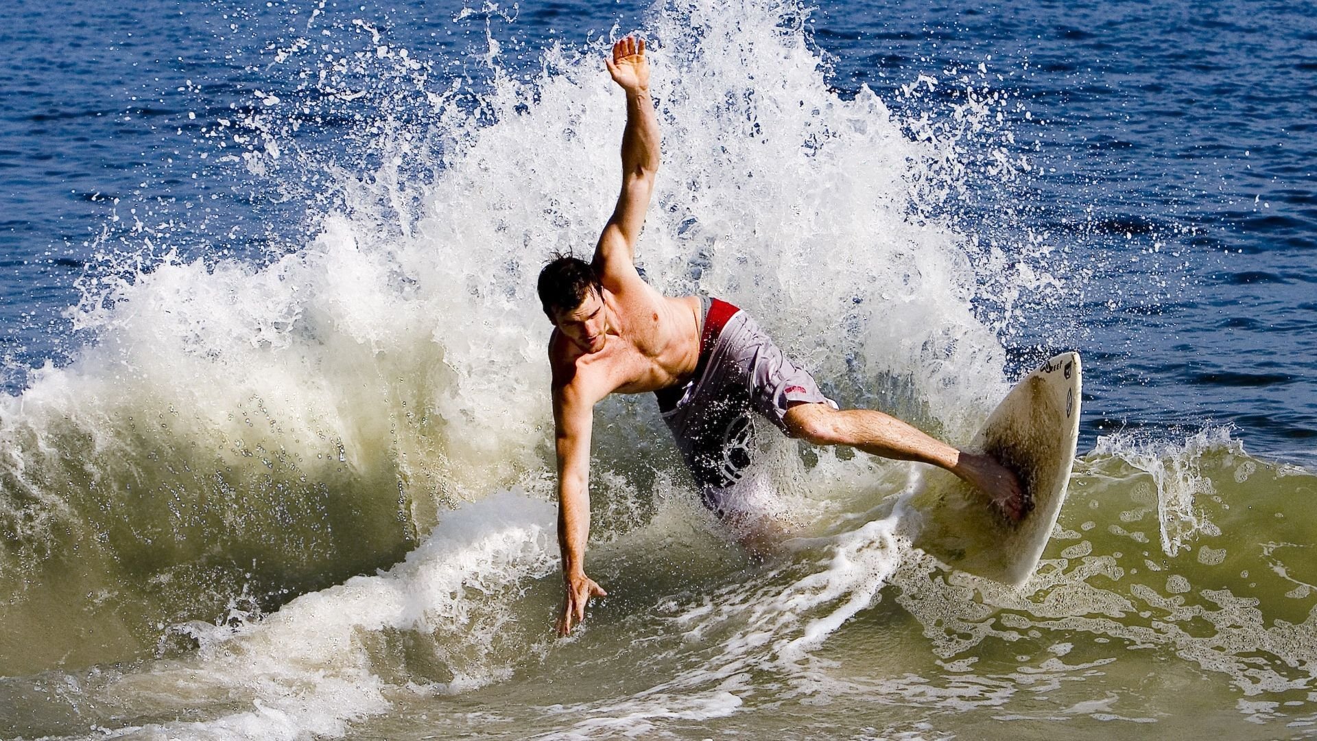 从绝境到巅峰，爱德华兹如何化身关键先生，导演火箭惊天翻盘马刺