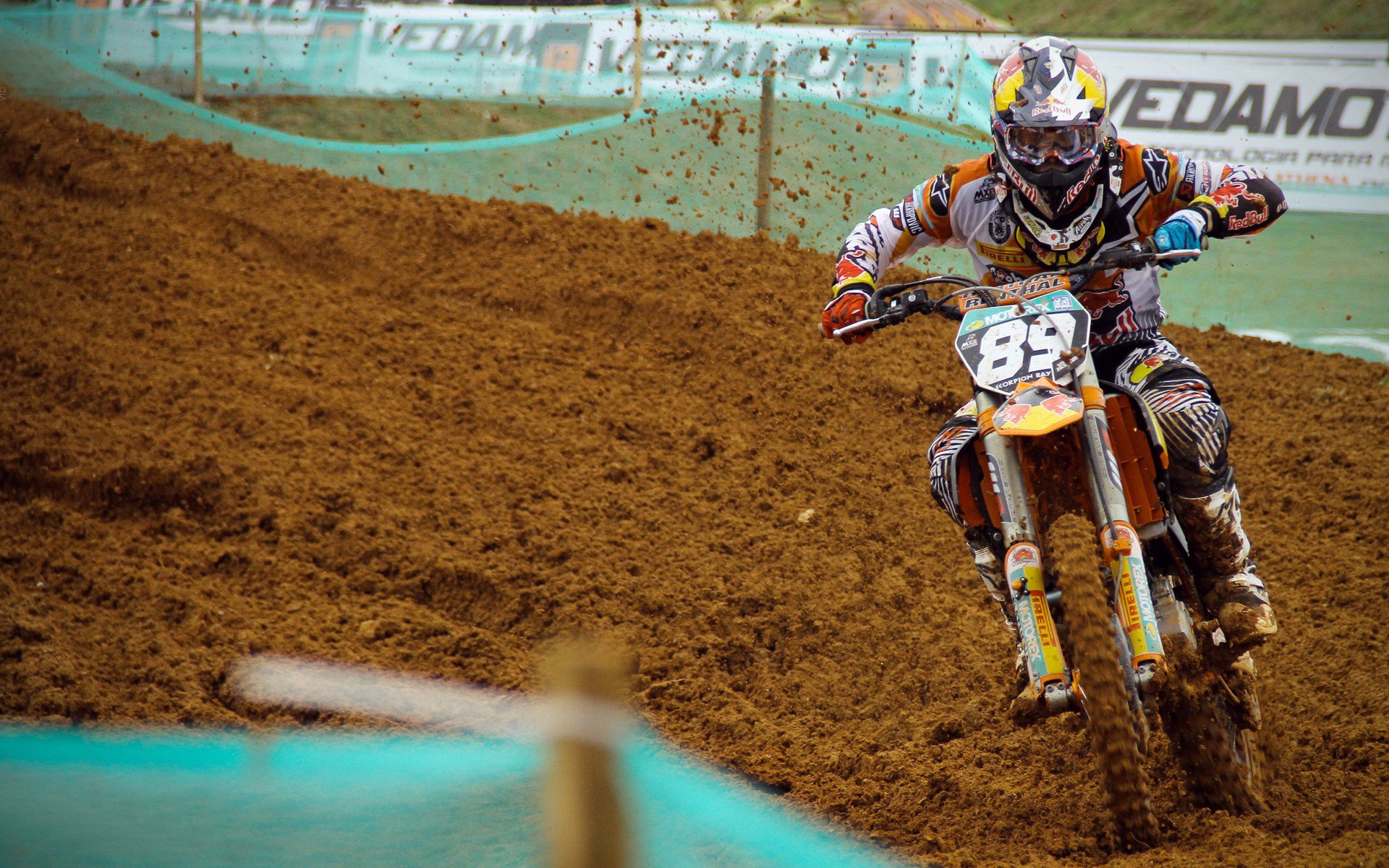 赛道与王座，F1街道赛巅峰战背后的森林狼法则