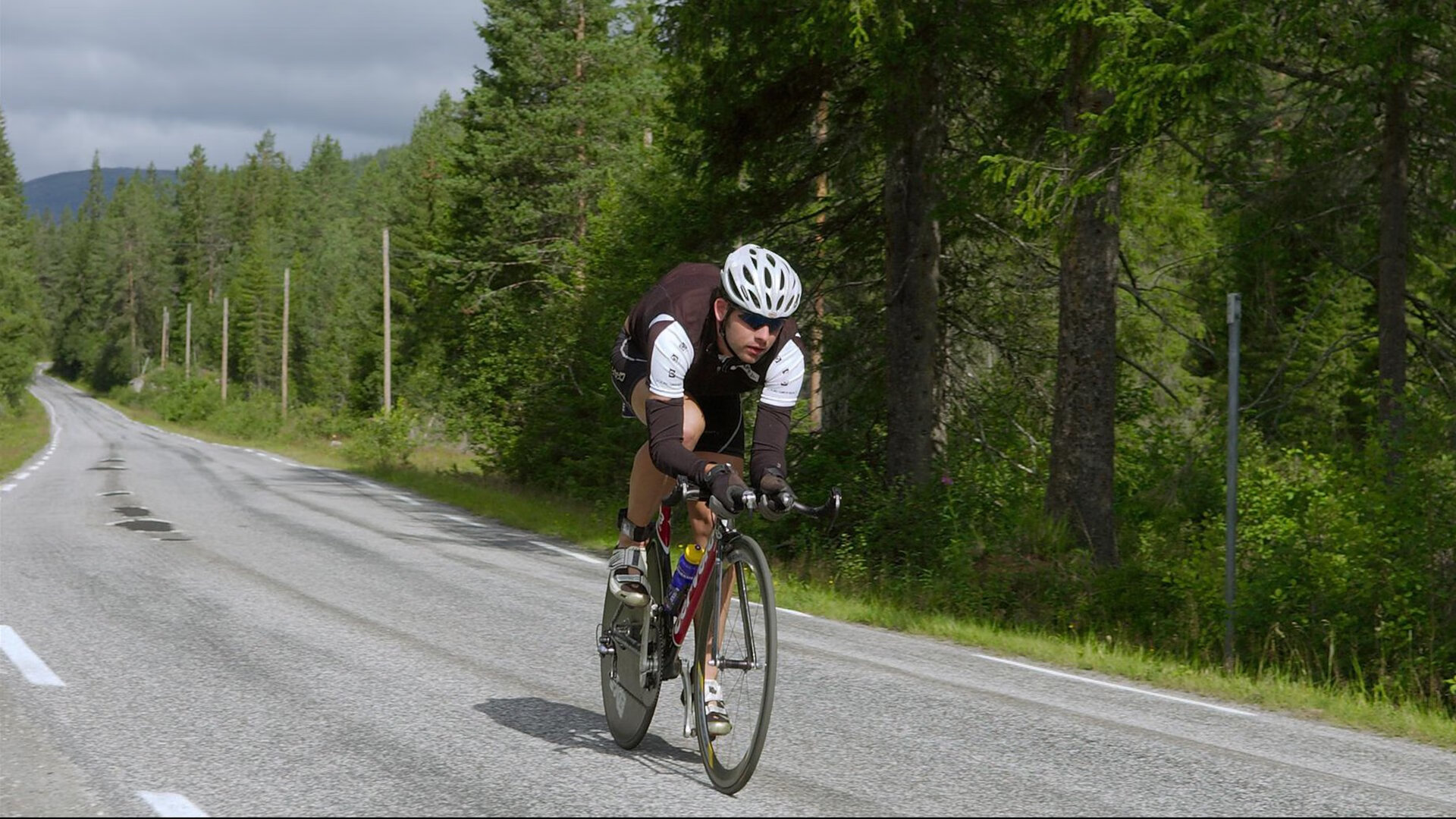 灰熊强压篮网，伦纳德打出统治级数据，一场定义赛季的较量